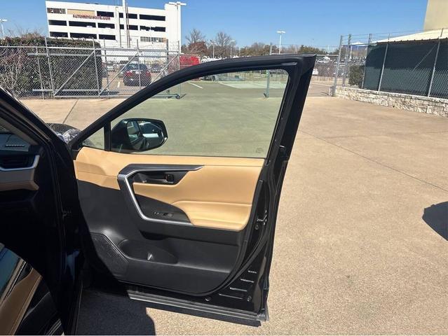 Photo of 2020 Midnight Black Metallic Toyota RAV4