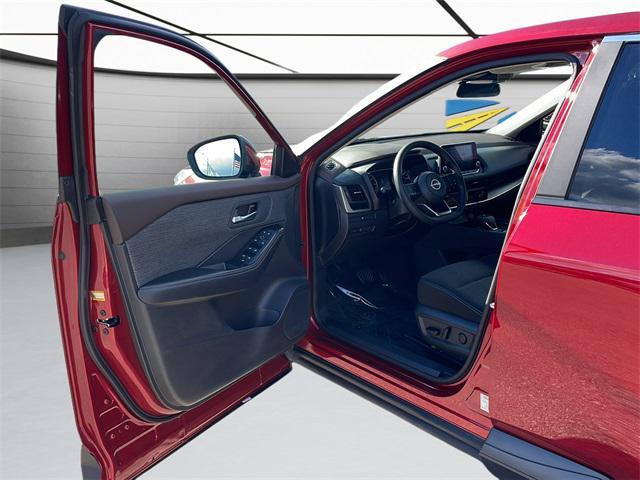 Photo of 2023 Scarlet Ember Tintcoat Nissan Rogue