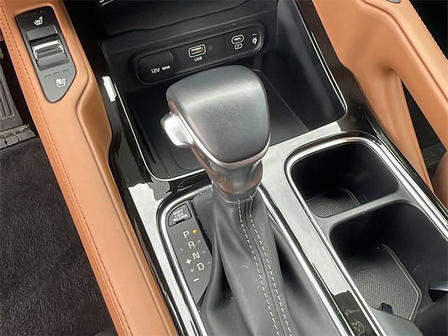 Photo of 2023 Glacial White Pearl Kia Telluride
