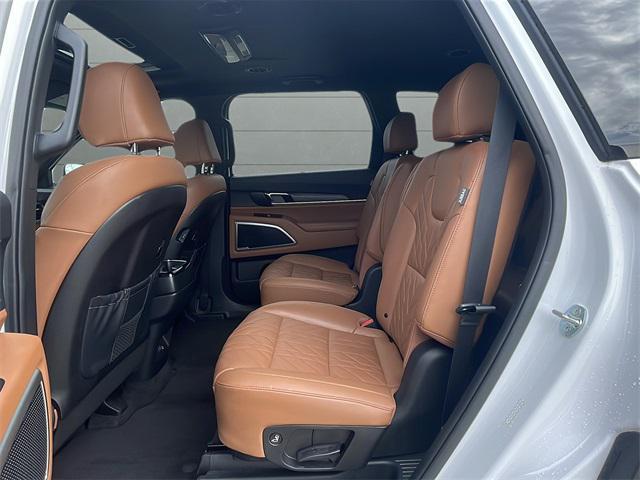 Photo of 2023 Glacial White Pearl Kia Telluride