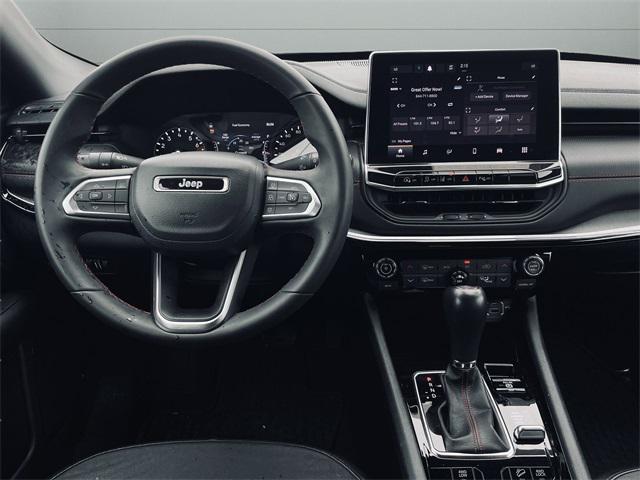 Photo of 2023 Redline Pearlcoat Jeep Compass