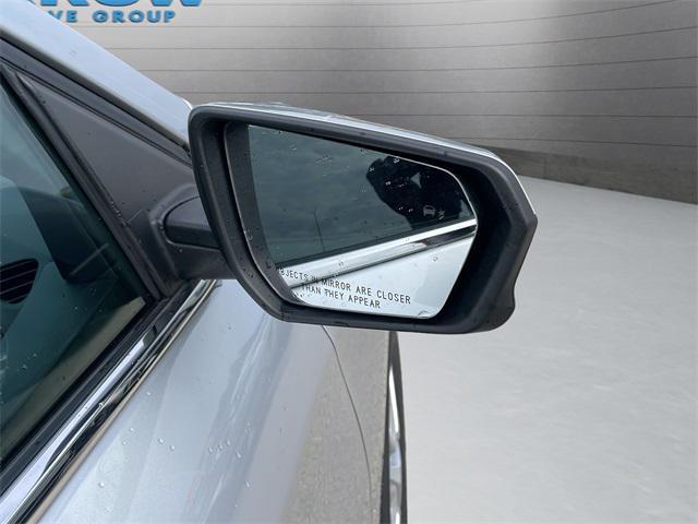 Photo of 2022 Silver Ice Metallic Chevrolet Equinox