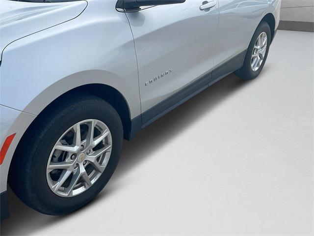 Photo of 2022 Silver Ice Metallic Chevrolet Equinox