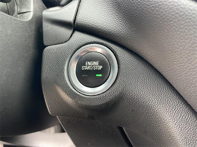Photo of 2022 Silver Ice Metallic Chevrolet Equinox
