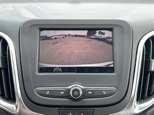 Photo of 2022 Silver Ice Metallic Chevrolet Equinox