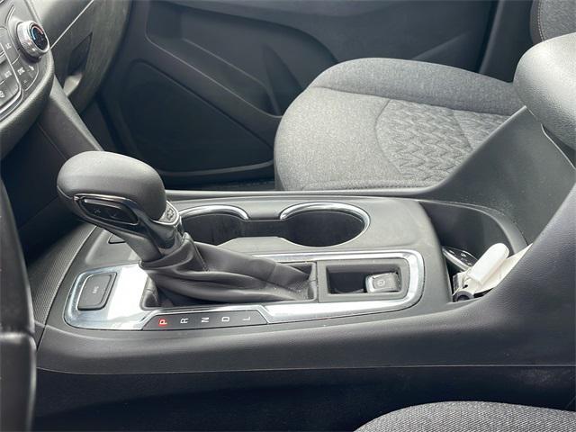 Photo of 2022 Silver Ice Metallic Chevrolet Equinox
