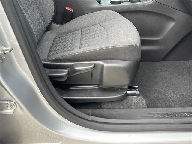 Photo of 2022 Silver Ice Metallic Chevrolet Equinox