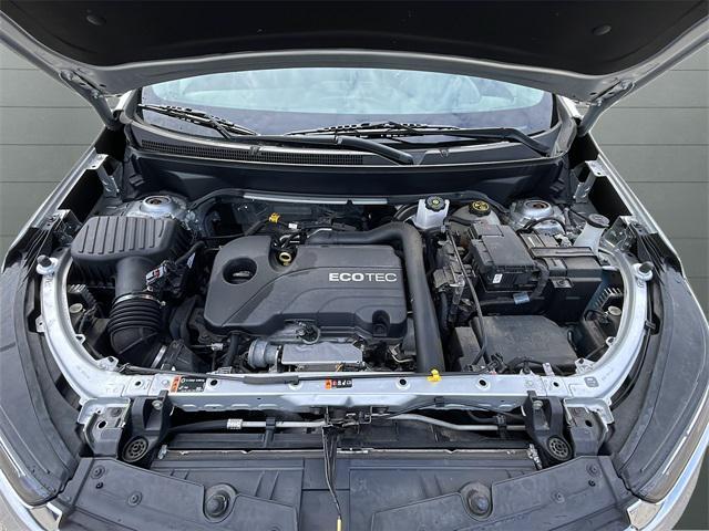 Photo of 2022 Silver Ice Metallic Chevrolet Equinox