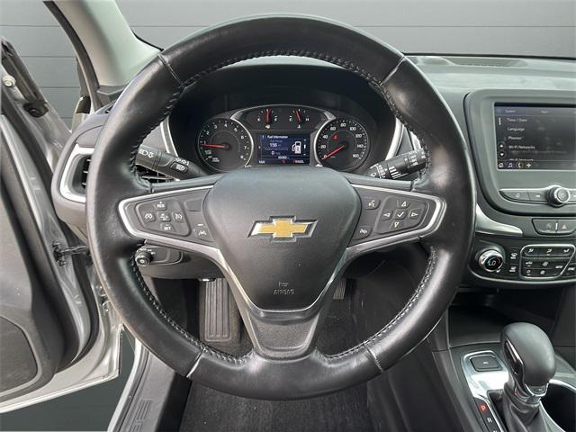 Photo of 2022 Silver Ice Metallic Chevrolet Equinox