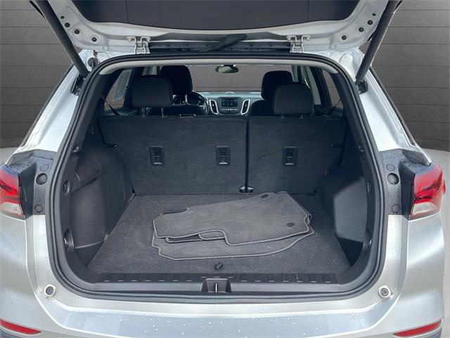 Photo of 2022 Silver Ice Metallic Chevrolet Equinox