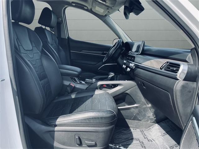 Photo of 2022 Glacial White Pearl Kia Telluride