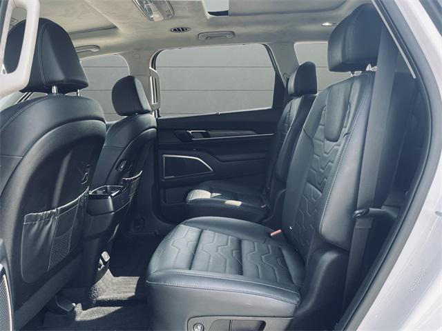 Photo of 2022 Glacial White Pearl Kia Telluride