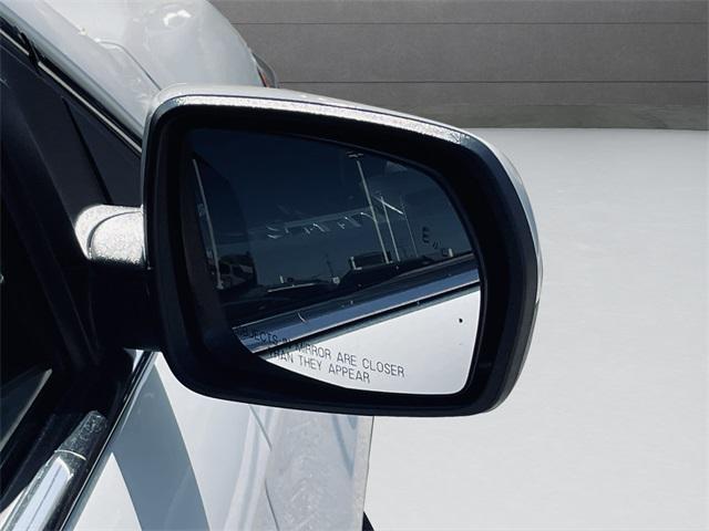 Photo of 2022 Oxford White Ford Edge