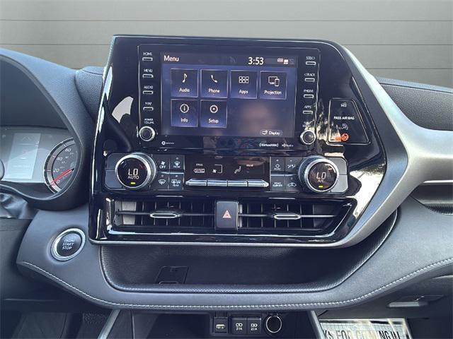 Photo of 2020 Moon Dust Toyota Highlander