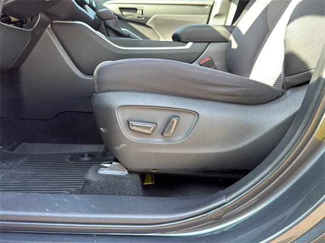 Photo of 2020 Moon Dust Toyota Highlander