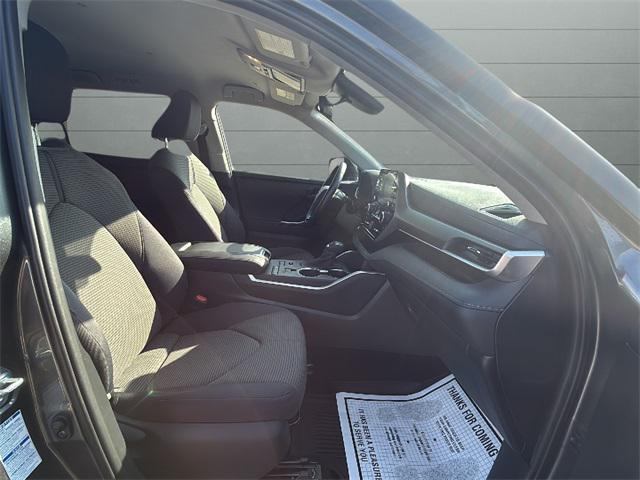 Photo of 2020 Moon Dust Toyota Highlander