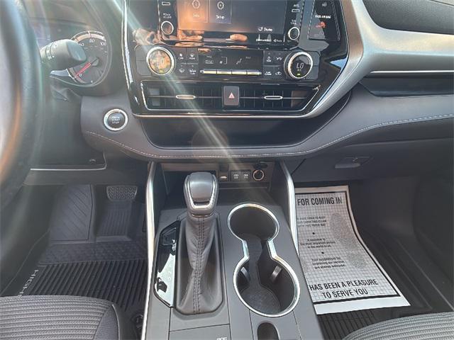 Photo of 2020 Moon Dust Toyota Highlander