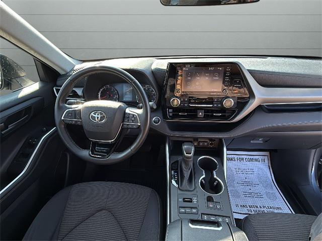 Photo of 2020 Moon Dust Toyota Highlander