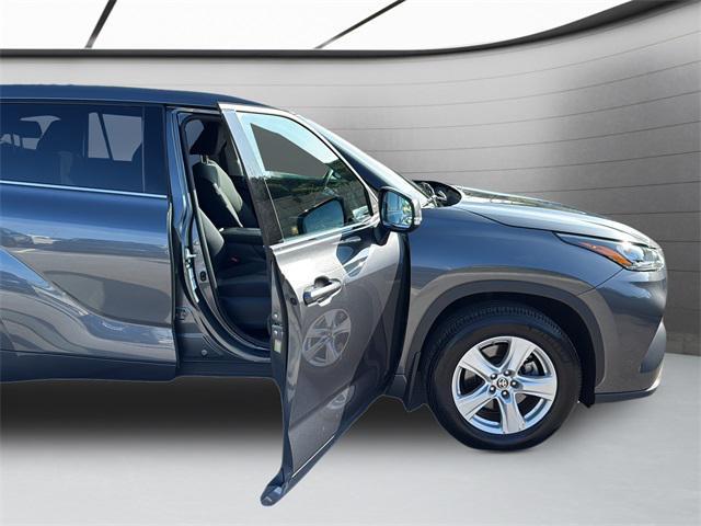 Photo of 2020 Moon Dust Toyota Highlander