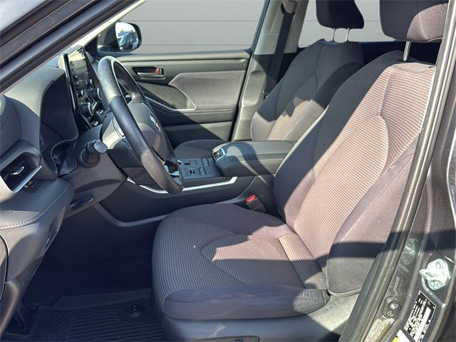 Photo of 2020 Moon Dust Toyota Highlander