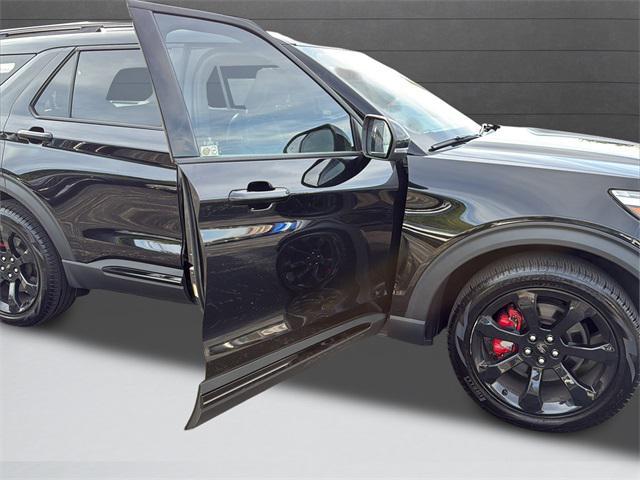 Photo of 2022 Agate Black Metallic Ford Explorer