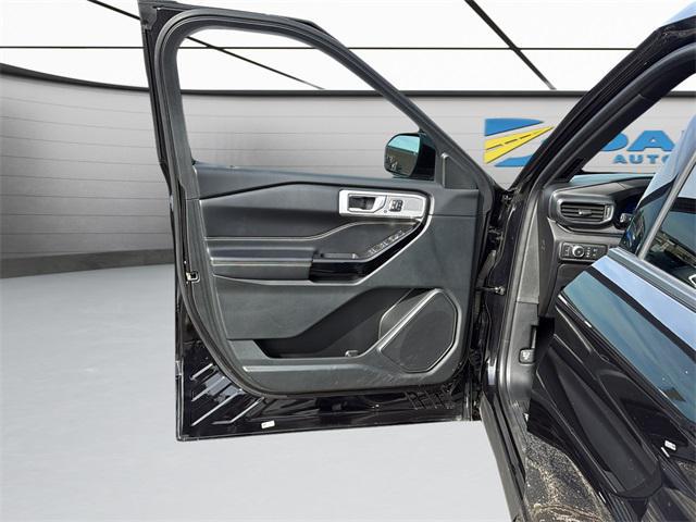 Photo of 2022 Agate Black Metallic Ford Explorer
