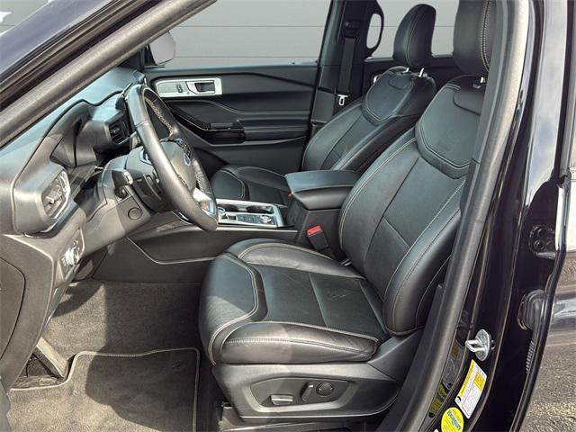 Photo of 2022 Agate Black Metallic Ford Explorer