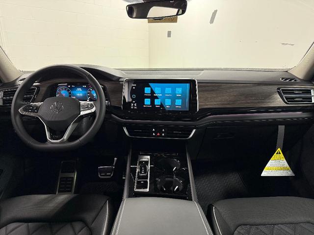 Photo of 2025 Deep Black Pearl Effect Volkswagen Atlas