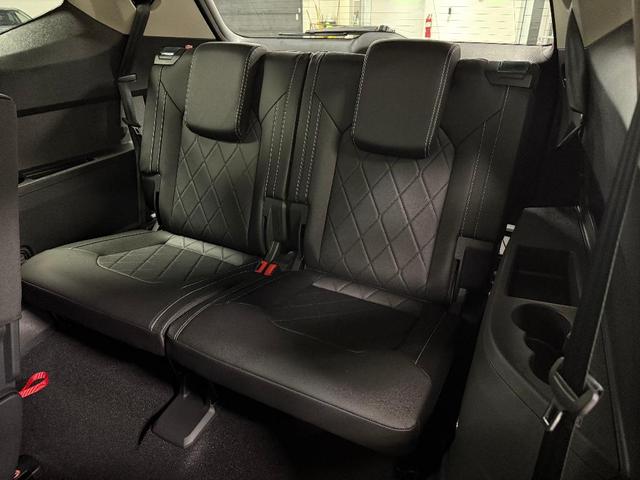 Photo of 2025 Deep Black Pearl Effect Volkswagen Atlas