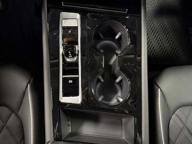 Photo of 2025 Deep Black Pearl Effect Volkswagen Atlas
