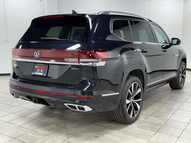 Photo of 2025 Deep Black Pearl Effect Volkswagen Atlas