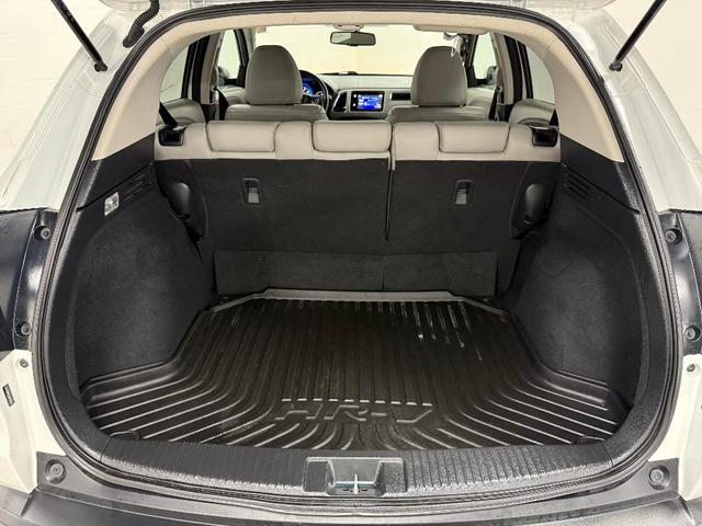 Photo of 2018 White Orchid Pearl Honda HR-V