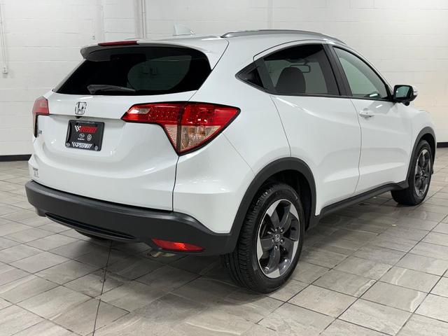 Photo of 2018 White Orchid Pearl Honda HR-V