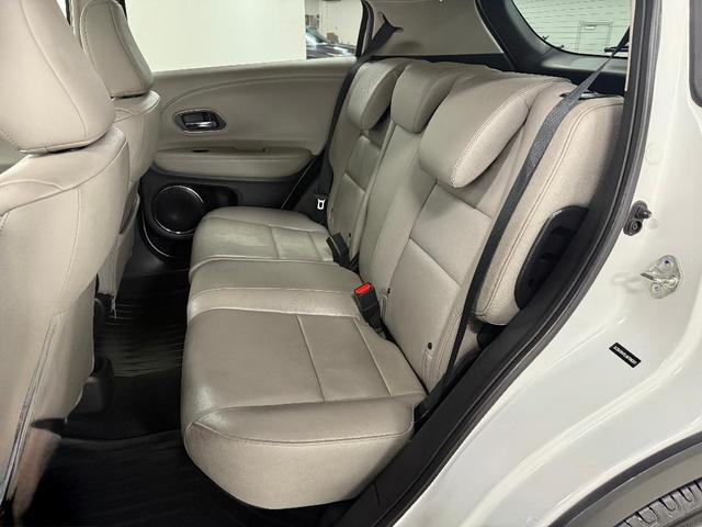 Photo of 2018 White Orchid Pearl Honda HR-V