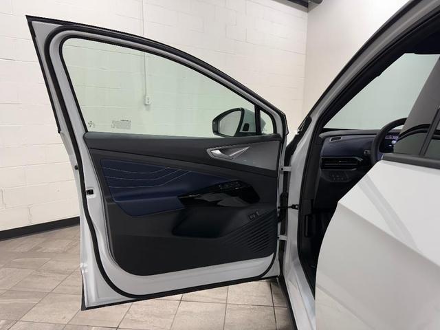 Photo of 2025 Opal White Pearl Effect Volkswagen ID.4