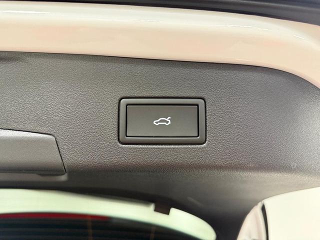 Photo of 2025 Opal White Pearl Effect Volkswagen ID.4