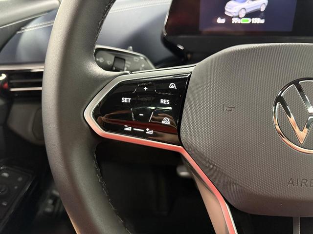 Photo of 2025 Opal White Pearl Effect Volkswagen ID.4