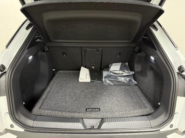 Photo of 2025 Opal White Pearl Effect Volkswagen ID.4