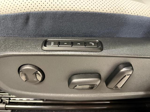 Photo of 2025 Opal White Pearl Effect Volkswagen ID.4