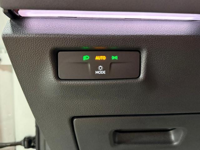 Photo of 2025 Opal White Pearl Effect Volkswagen Tiguan