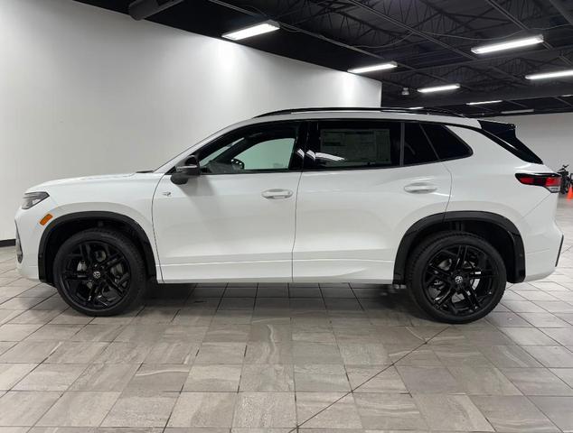 Photo of 2025 Opal White Pearl Effect Volkswagen Tiguan