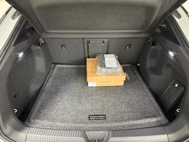 Photo of 2025 Opal White Pearl Effect Volkswagen ID.4