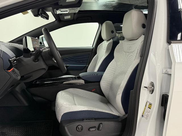 Photo of 2025 Opal White Pearl Effect Volkswagen ID.4