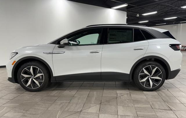 Photo of 2025 Opal White Pearl Effect Volkswagen ID.4