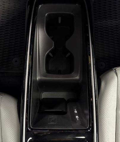 Photo of 2025 Opal White Pearl Effect Volkswagen ID.4