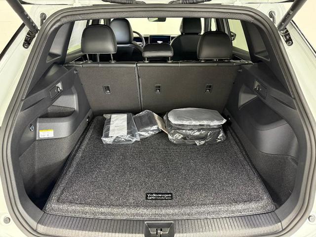 Photo of 2025 Opal White Pearl Effect Volkswagen Tiguan