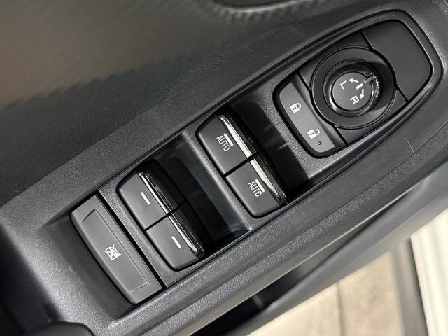 Photo of 2025 White Pearl Subaru Crosstrek