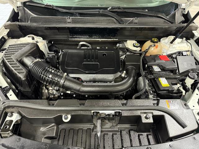 Photo of 2023 Summit White GMC Acadia