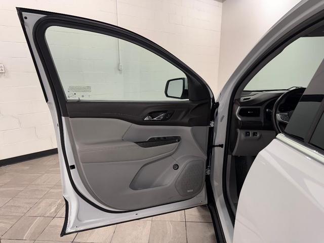 Photo of 2023 Summit White GMC Acadia