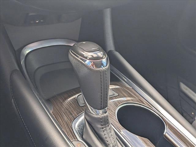 Photo of 2018 Summit White Chevrolet Malibu